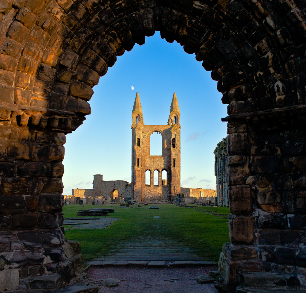St Andrews Cathedral – Once greatly admired, expensively developed infrastructure allowed to fall into ruin as time requirements changed. © User:e6La3BaNo / Wikimedia Commons / CC-BY-SA-3.0